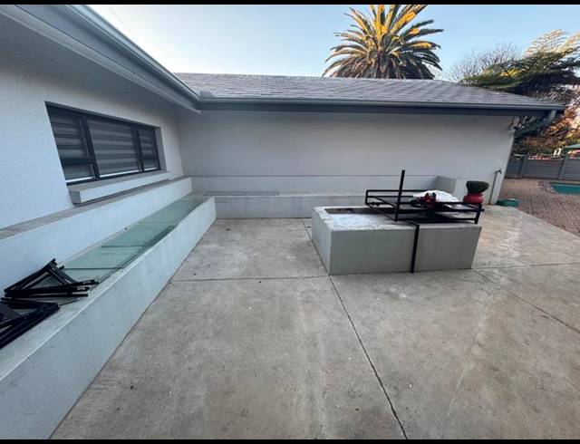 5 BEDROOM HOUSE FOR SALE IN CLUBVILLE